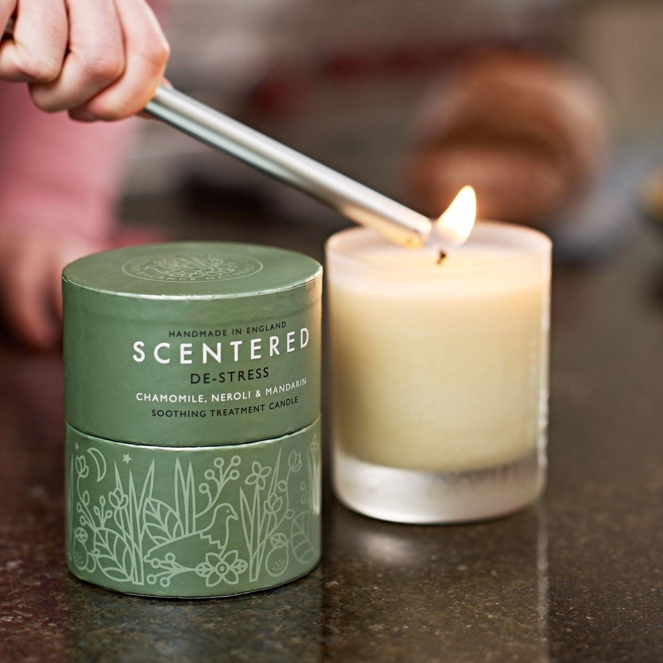100% natural, vegan friendly De-stress candle,  provide excellent fragrance throw creating a shared meaningful wellbeing experience at home.